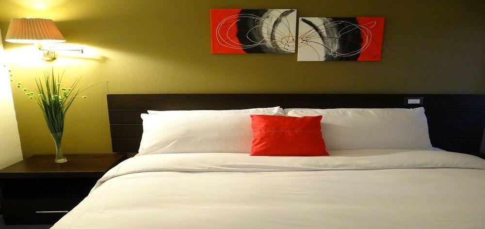 Hotel Ramada Inn Сан Салвадор Екстериор снимка