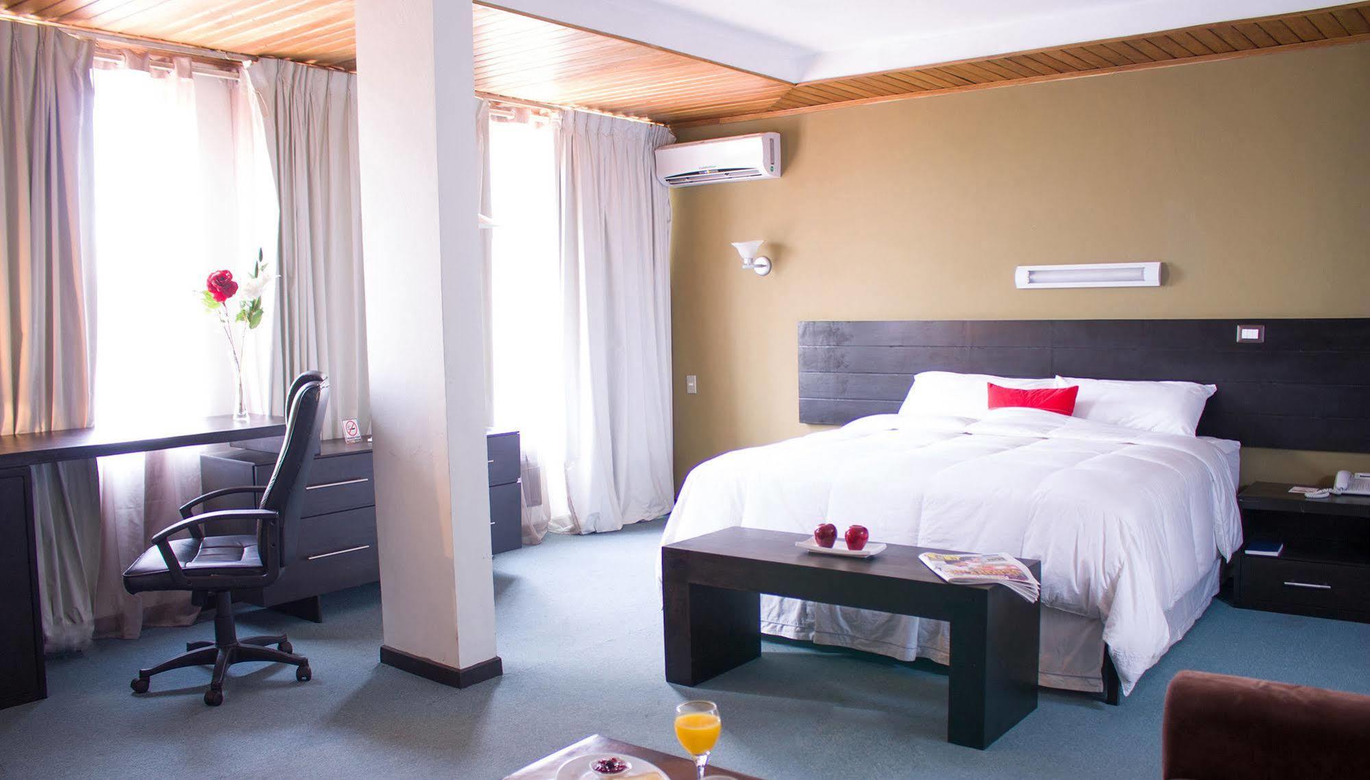 Hotel Ramada Inn Сан Салвадор Екстериор снимка